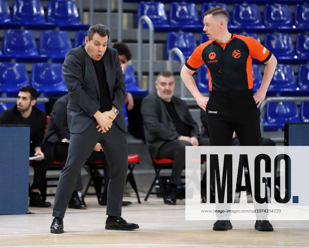 Barcelona Spain 13.03.2026 Dimitris Itoudis coach (Hapoel Ibi Tel Aviv) gestures during the Basketball Euroleague match between FC Barcelona, Barca and Hapoel Ibi Tel Aviv at Palau Blaugrana on13 March 2026 in Barcelona. Basketball Euroleague: FC Barcelona 75-80 Hapoel Ibi Tel Aviv - ZUMAu50_ 20260313_zsp_u50_025