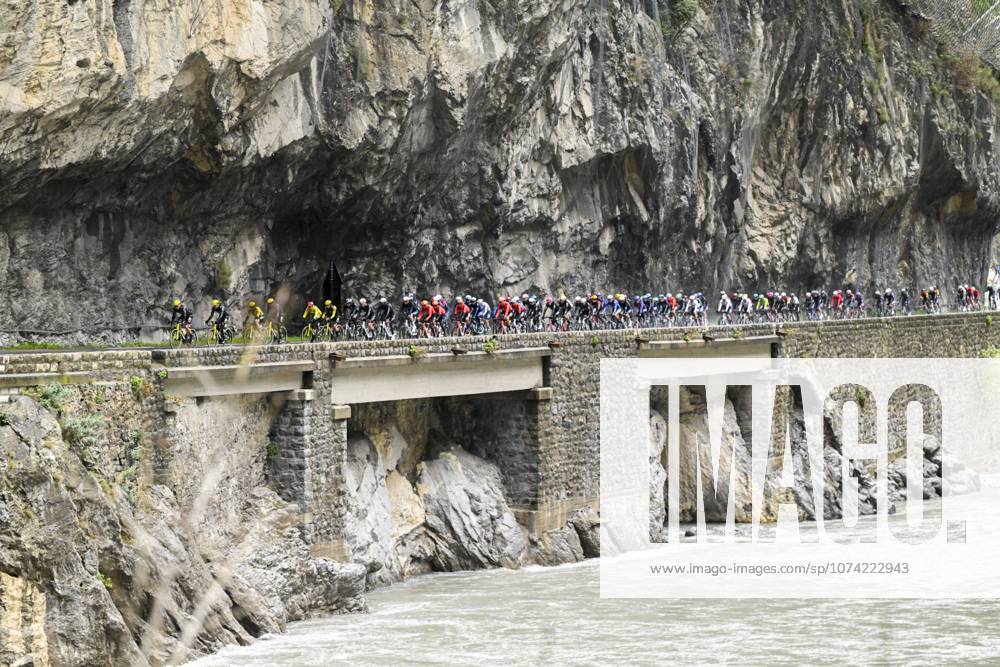 Paris Nice 2026 Stage 7 AURON, FRANCE - MARCH 14 : Illustration picture of the peloton during stage 7 of the 84th edition of Paris - Nice an UCI World Tour 2.UWT cycling road race stage for Men Elite of 138.7 km with start in Nice and finish in Auron on March 14, 2026 in Auron, France, 14 03 2026 ( Motordriver Guy De Vuyst - Auron France