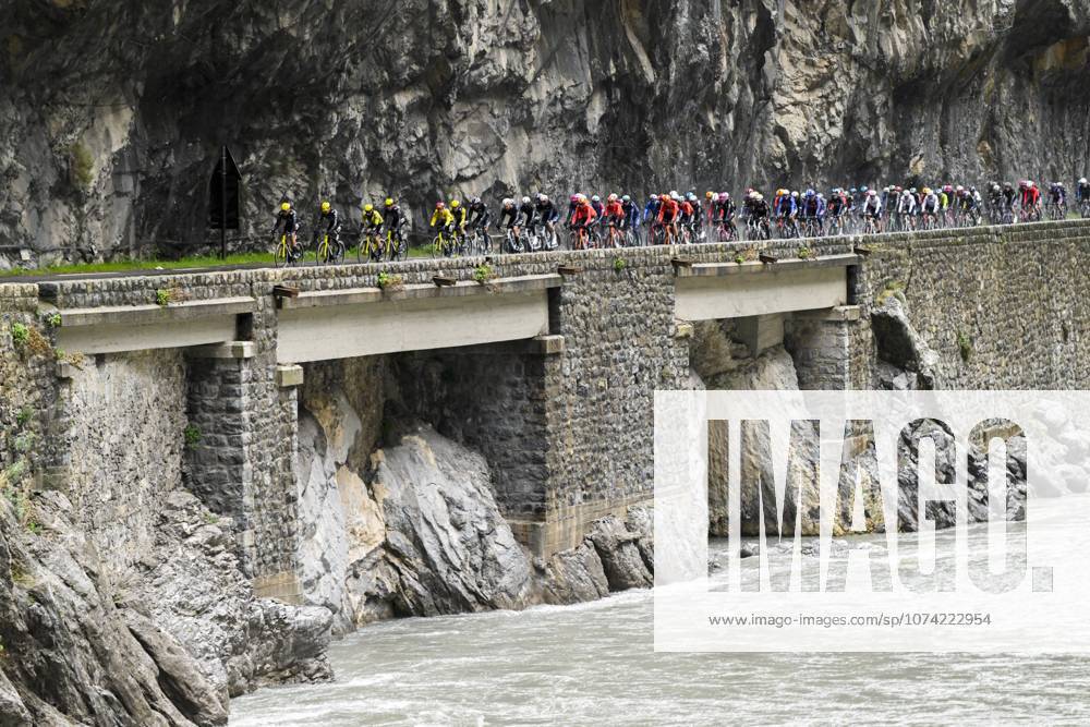 Paris Nice 2026 Stage 7 AURON, FRANCE - MARCH 14 : Illustration picture of the peloton during stage 7 of the 84th edition of Paris - Nice an UCI World Tour 2.UWT cycling road race stage for Men Elite of 138.7 km with start in Nice and finish in Auron on March 14, 2026 in Auron, France, 14 03 2026 ( Motordriver Guy De Vuyst - Auron France