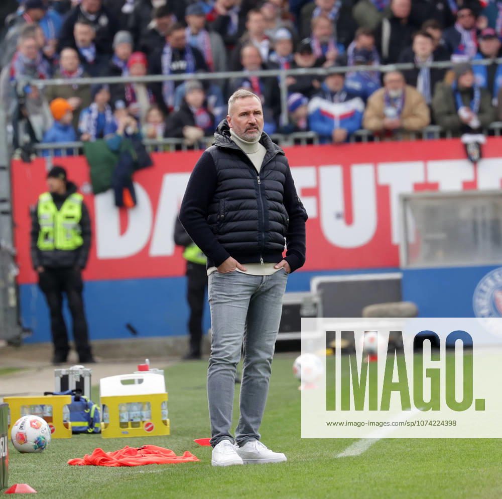 Coach Tim Walter Holstein Kiel Football, Men, Season 2025 2026, 2 BL, Holstein Stadion, Holstein Kiel vs 1 FC Nuernberg, 2 3 DFL REGULATIONS PROHIBIT ANY USE OF PHOTOGRAPHS AS IMAGE SEQUENCES AND OR QUASI VIDEO
