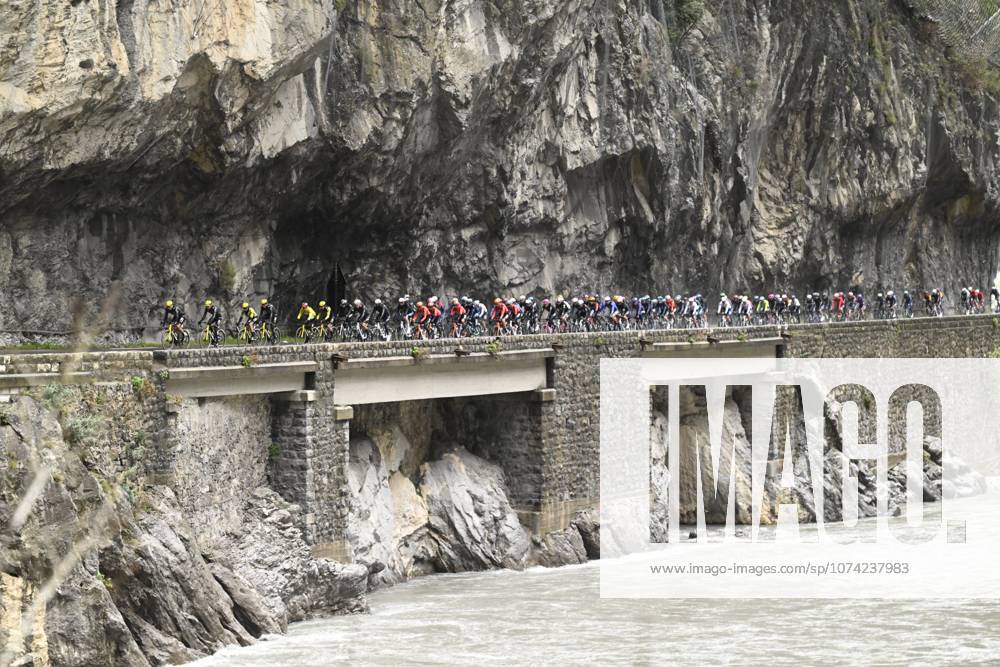 Paris Nice 2026 Stage 7 AURON, FRANCE - MARCH 14 : Illustration picture of the peloton during stage 7 of the 84th edition of Paris - Nice an UCI World Tour 2.UWT cycling road race stage for Men Elite of 138.7 km with start in Nice and finish in Auron on March 14, 2026 in Auron, France, 14 03 2026 ( Motordriver Guy De Vuyst - Auron France
