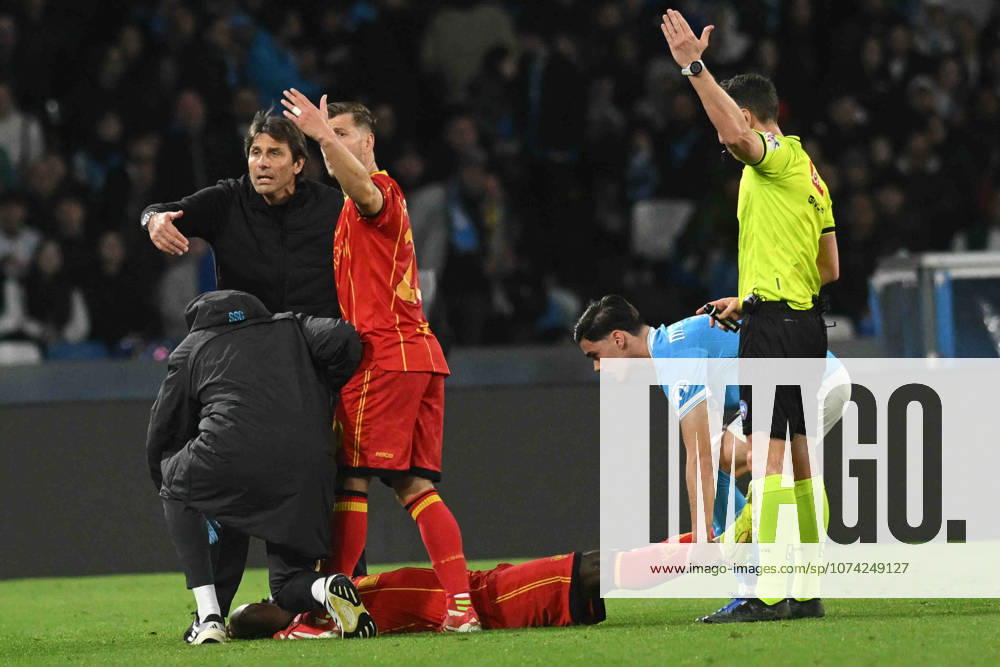 Lameck Banda of US Lecce illness during the Serie A Enelive match between SSC Napoli vs US Lecce at Diego Armando Maradona Stadium