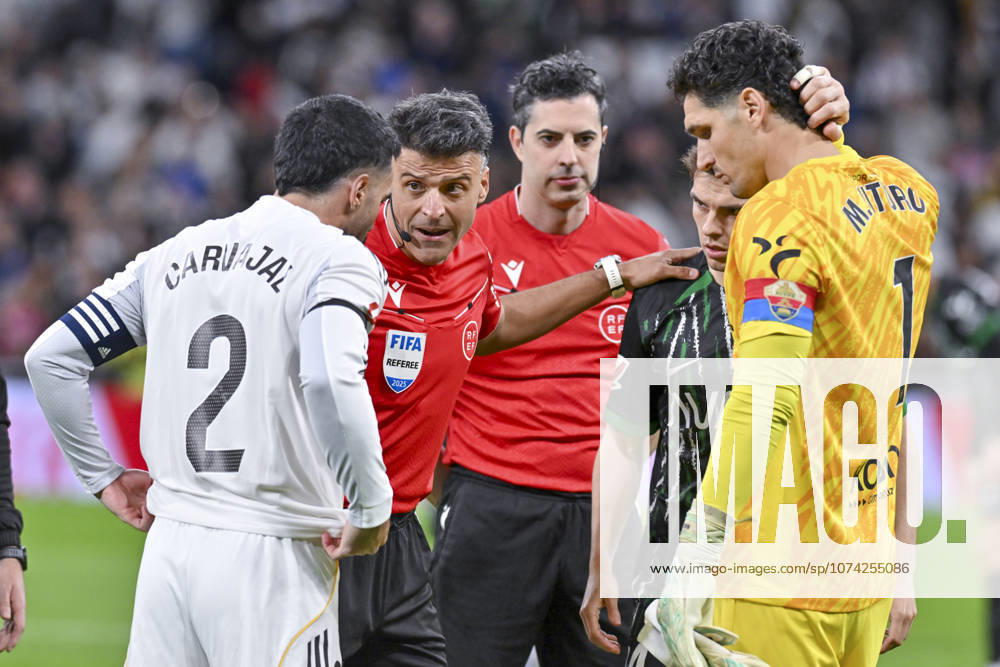 GIL MANZANO (ESP), referee of the match conducting the coin toss during the match between REAL MADRID C.F. and ELCHE CF on the 28th matchday of the 2025 26 National First Division League, played at the Bernabo u Stadium on March 14, 2026, in Madrid, Spain. Madrid Spain - ZUMAc312 20260314_zsp_c312_192