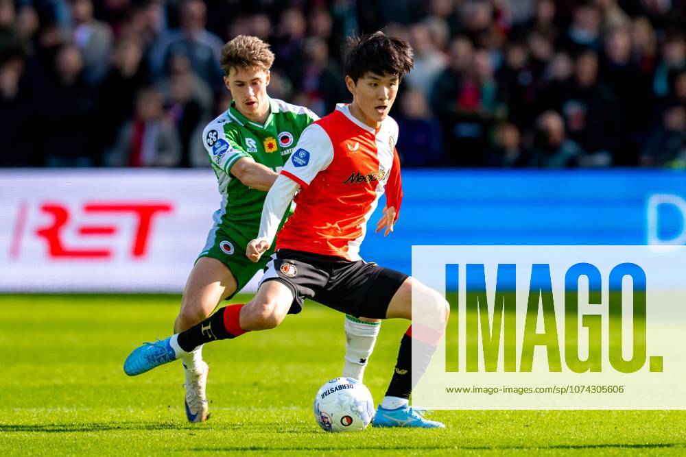, Stadium Feijenoord de Kuip , season 2025 2026 , Vriendenloterij eredivisie , match between Feyenoord and Excelsior Rotterdam , Feyenoord player Inbeom Hwang (r) and Excelsior player Lennard Hartjes (l) Feyenoord - Excelsior x202372136x