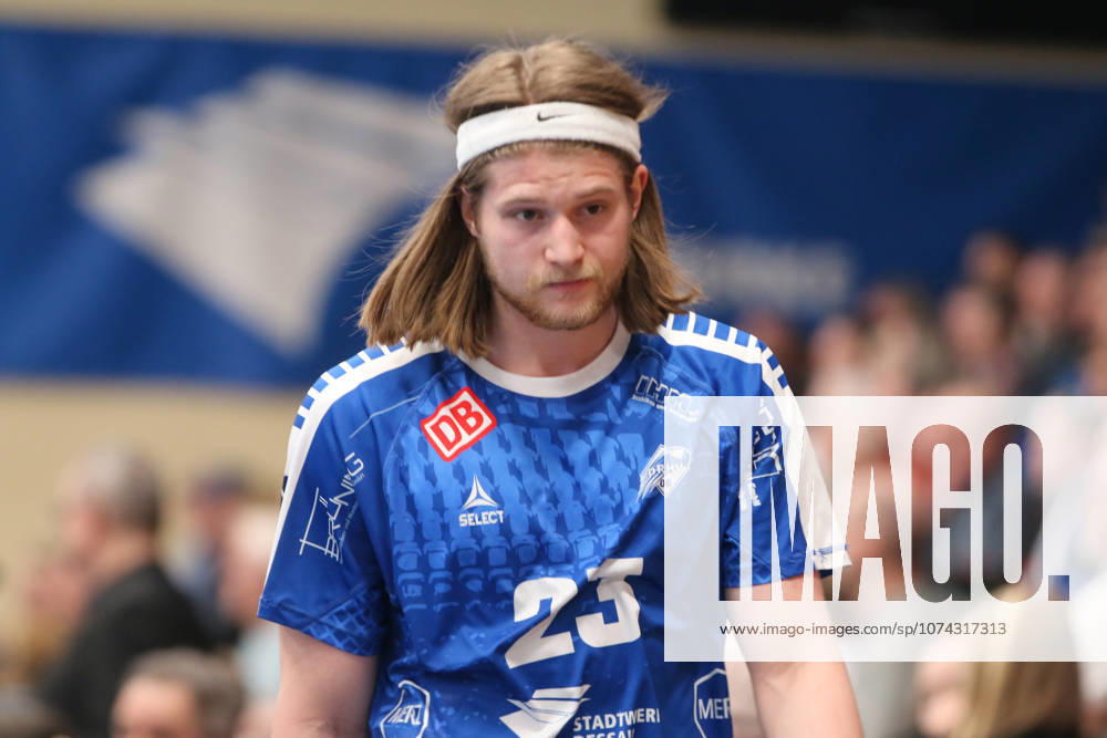 Handball Men 2025 2026 2 Handball Bundesliga 24 Matchday Dessau Roßlauer HV 06 HSG Krefeld Niederrhein Anhalt Arena Dessau Mika Schüler Dessau, 23, blue has to leave the field after an early red card Dessau Roßlau Sachsen Anhalt Germany