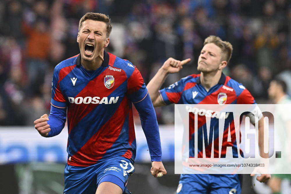 26. kolo prvni fotbalove ligy: Viktoria Plzen - Bohemians Praha 1905, 15. brezna 2026, Plzen. Zleva, David Krcik z Plzne slavi branku, Lukas Cerv z Plzne. (CTKxPhoto MiroslavxChaloupka) CTKPhotoP2026031505208 CTKPhotoP2026031505208