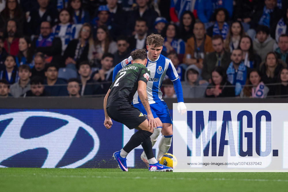 FC Porto v Moreirense FC - Primeira Liga Oskar Pietuszewski from FC Porto is seen in action during the Liga Portugal Betclic 2025 26 League match between FC Porto and Moreirense FC at Estadio do Dragao in Porto, Portugal, on March 15, 2026. Porto Portugal