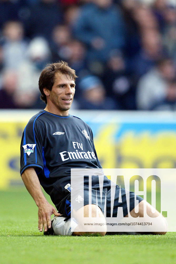 Manchester City V Chelsea, Premier League Gianfranco Zola of Chelsea celebrates during the Premier League match between Manchester City and Chelsea at Maine Road on October 19, 2002 in Manchester, England. Manchester Maine Road England United Kingdom