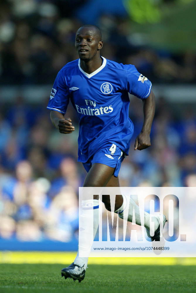 Chelsea V Tottenham Hotspur, Premier League Claude Makelele of Chelsea running during the Premier League match between Chelsea and Tottenham Hotspur at Stamford Bridge on September 13, 2003 in London, England. London Stamford Bridge England United Kingdom