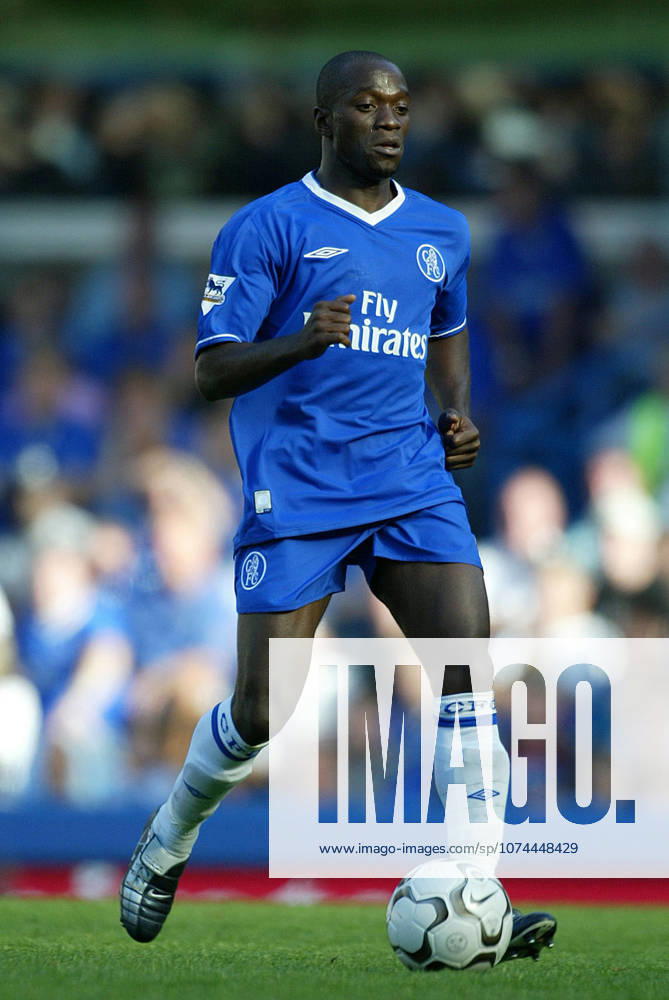 Chelsea V Tottenham Hotspur, Premier League Claude Makelele of Chelsea on the ball during the Premier League match between Chelsea and Tottenham Hotspur at Stamford Bridge on September 13, 2003 in London, England. London Stamford Bridge England United Kingdom