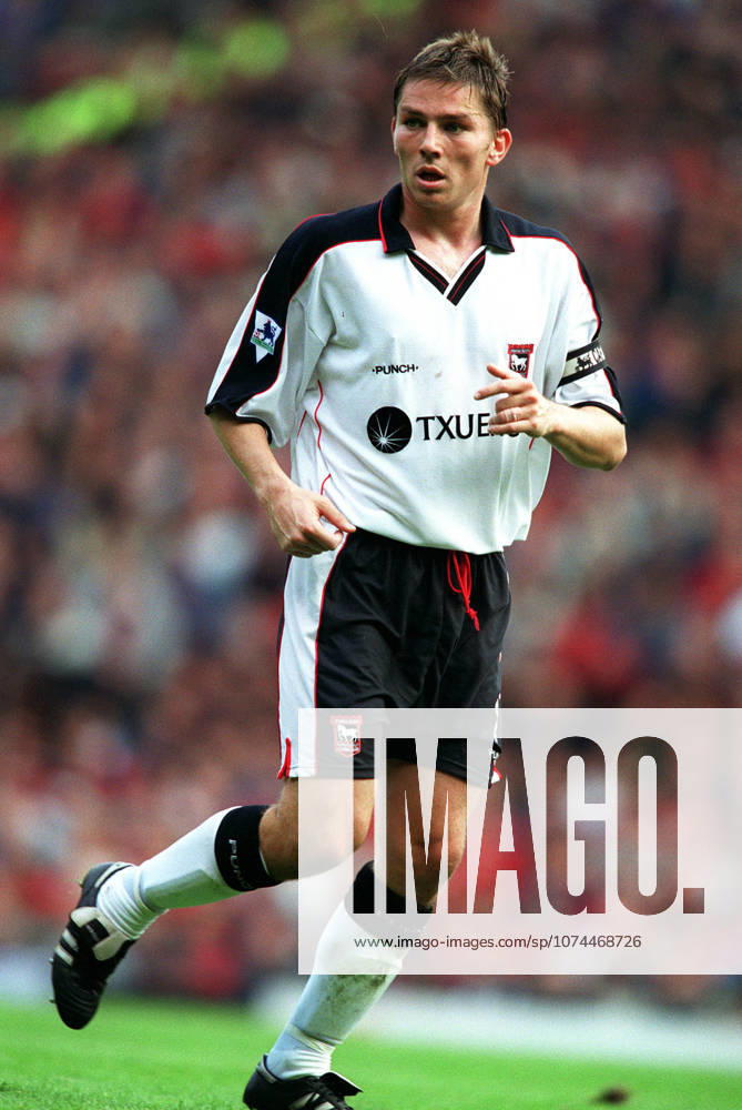 Manchester United, ManU v Ipswich Town, Premier League Matt Holland of Ipswich Town running during the Premier League match between Manchester United and Ipswich Town at Old Trafford on September 22, 2001 in Manchester, England . Manchester Old Trafford England United Kingdom