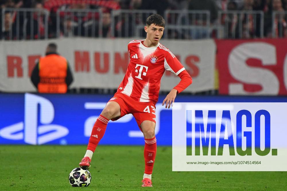 Filip PAVIC Bayern Muenchen , action,single action,single image,cropped image,full body shot,whole figure Football Champions League,season 2025 26, round of 16 FC Bayern Muenchen Atalanta Bergamo 4 1 on 18 03 2026 A L L I A N Z A R E N A