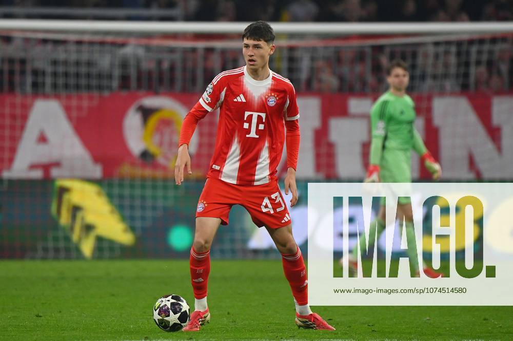 Filip PAVIC Bayern Muenchen , action,single action,single image,cropped image,full body shot,whole figure Football Champions League,season 2025 26, round of 16 FC Bayern Muenchen Atalanta Bergamo 4 1 on 18 03 2026 A L L I A N Z A R E N A