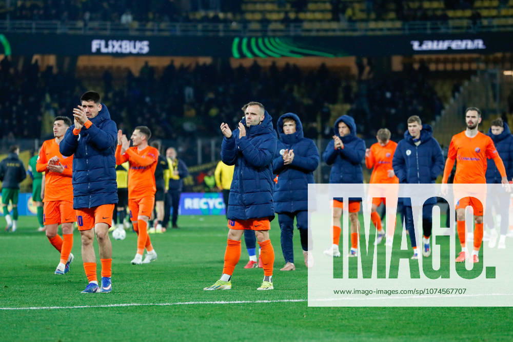 AEK Athens v NK Celje UEFA Europa League NK Celje players thank their supporters during the UEFA Europa League Round of 16 Second Leg match at Allwyn Arena, Athens 19 03 2026 UK Newspapers OUT