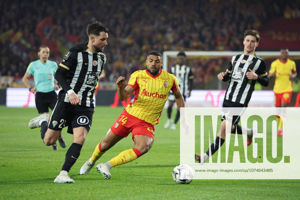 Marius LOUËR (Angers SCO) et Matthieu UDOL (RC Lens) lors du match RC Lens vs Angers SCO, Ligue 1 J27, stade Bollaert-Delelis, le 20 mars 2026 - photo Laurent Sanson PsnewZ