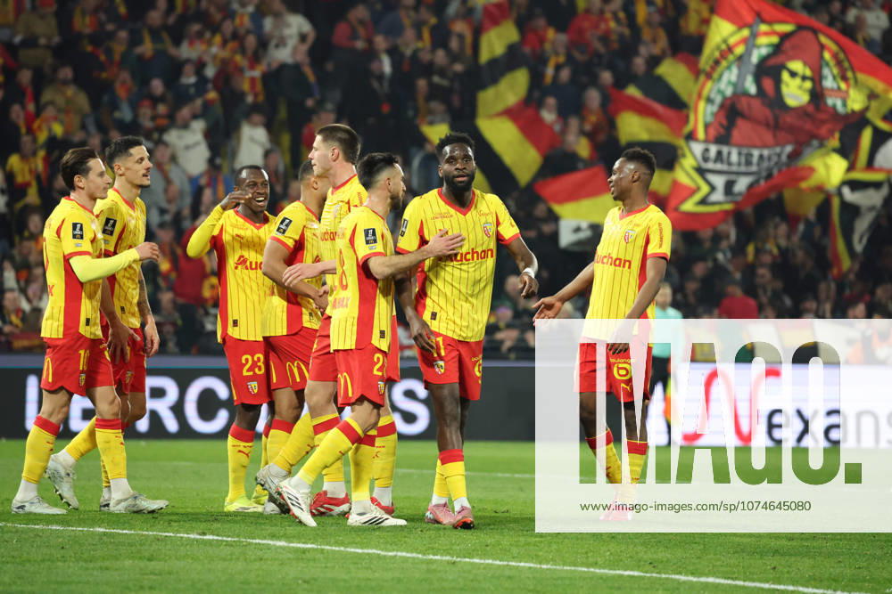 Joie des joueurs de Lens apres le but de Odsonne EDOUARD (RC Lens) lors du match RC Lens vs Angers SCO, Ligue 1 J27, stade Bollaert-Delelis, le 20 mars 2026 - photo Laurent Sanson PsnewZ