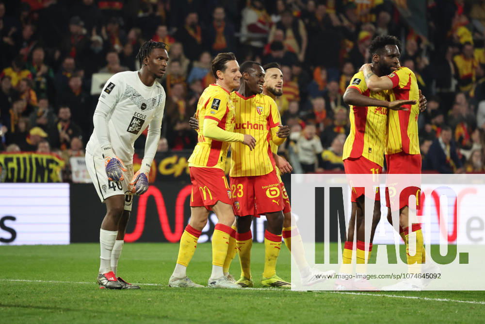 Joie des joueurs de Lens apres le but de Odsonne EDOUARD (RC Lens) lors du match RC Lens vs Angers SCO, Ligue 1 J27, stade Bollaert-Delelis, le 20 mars 2026 - photo Laurent Sanson PsnewZ