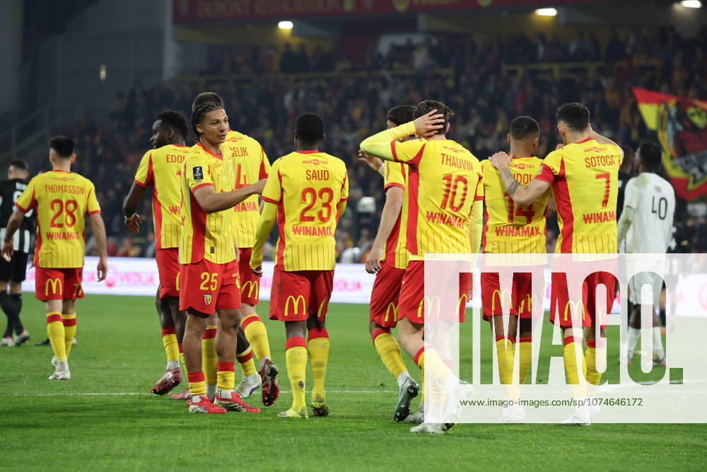 Joie des joueurs de Lens apres le but de Odsonne EDOUARD (RC Lens) lors du match RC Lens vs Angers SCO, Ligue 1 J27, stade Bollaert-Delelis, le 20 mars 2026 - photo Laurent Sanson PsnewZ