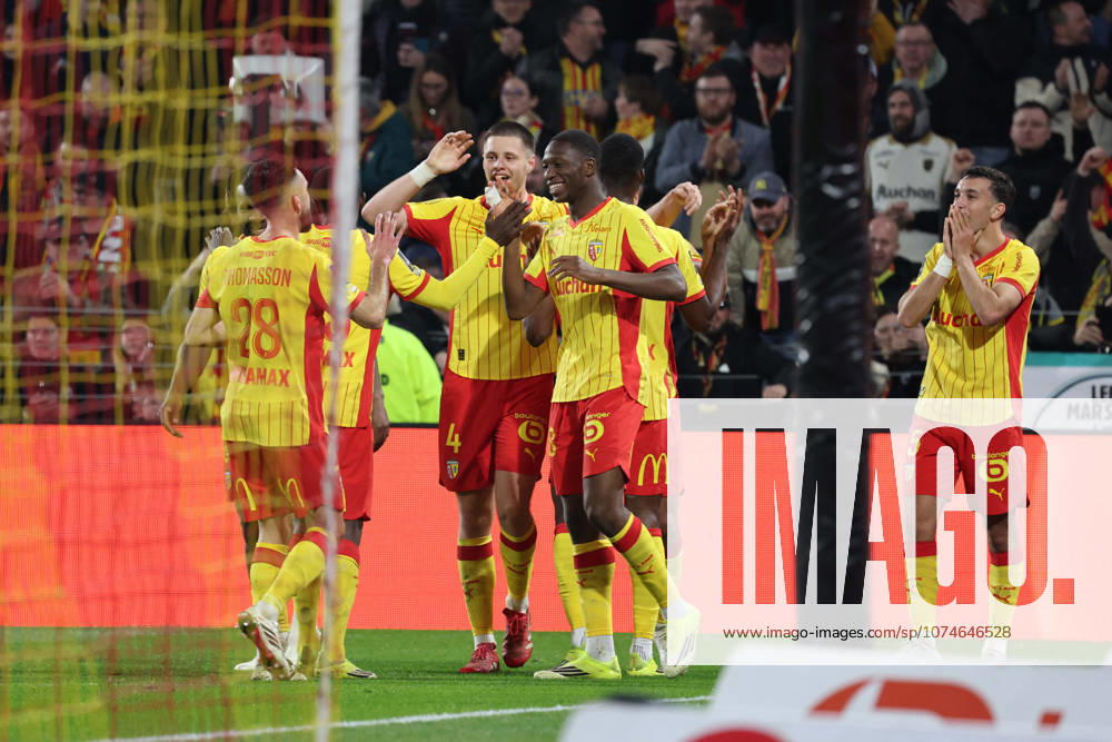 Joie des joueurs de Lens apres le but de Matthieu UDOL (RC Lens) lors du match RC Lens vs Angers SCO, Ligue 1 J27, stade Bollaert-Delelis, le 20 mars 2026 - photo Laurent Sanson PsnewZ