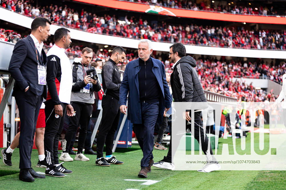 SL Benfica v Vitoria SC - Liga Portugal Betclic 2025 26 LISBOA, PORTUGAL - MARCH 8: Jose Mourinho, Head Coach of SL Benfica, looks on prior to the Liga Portugal Betclic 2025 26 match between SL Benfica and Vitoria SC at Estadio da Luz on March 21, 2026 in Lisboa, Portugal.(Photo by Davide Puglisi RSM Press via Photo Players Images Magara press) Lisboa Estadio da Luz Portugal
