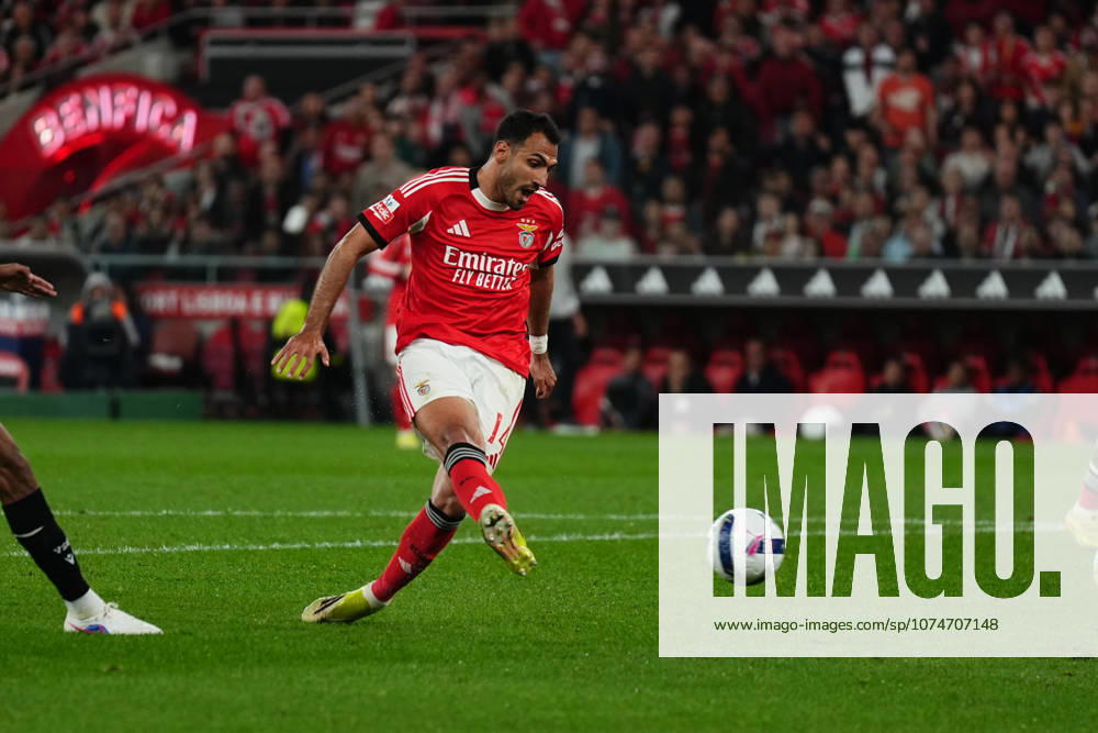 Liga Portugal Betclic - SL Benfica v Vitoria SC Vangelis Pavlidis of SL Benfica remata para golo durante a partida entre o SL Benfica e o Vitoria SC, a contar para a Liga Portugal Betclic no Estadio do Lisboa e Benfica - Marco 21, 2025 - Lisboa, Portugal. (Foto: Joao Alvarinhas - Avant Sports) Lisboa Estadio do Sport Lisboa e Benfica Portugal