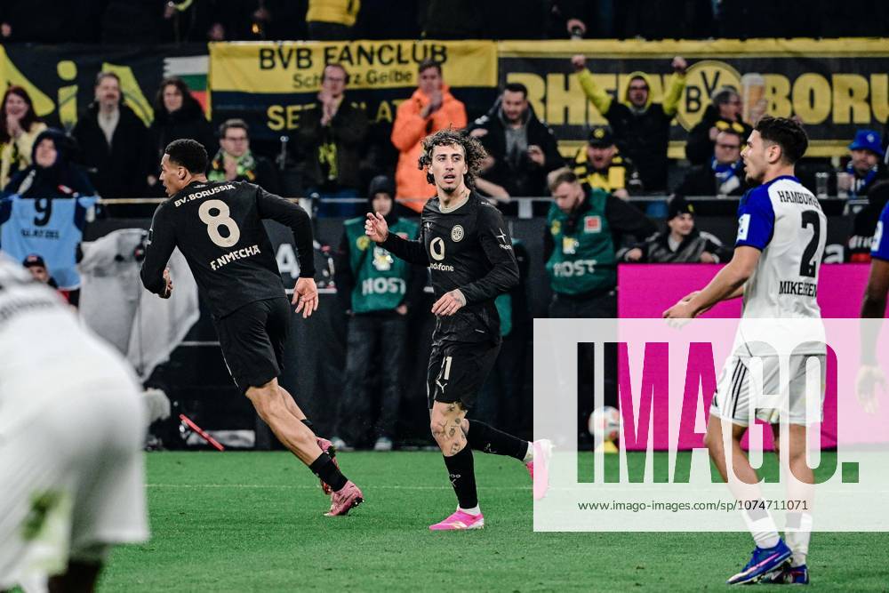 Goal celebration for 2 2 by Fabio Silva 21 Borussia Dortmund , Borussia Dortmund vs Hamburger SV, Soccer, 1 Bundesliga, 27 Matchday, 21 03 2026 DFB regulations prohibit any use of photographs as image sequences and or quasi video Dortmund Nordrhein Westfalen Germany