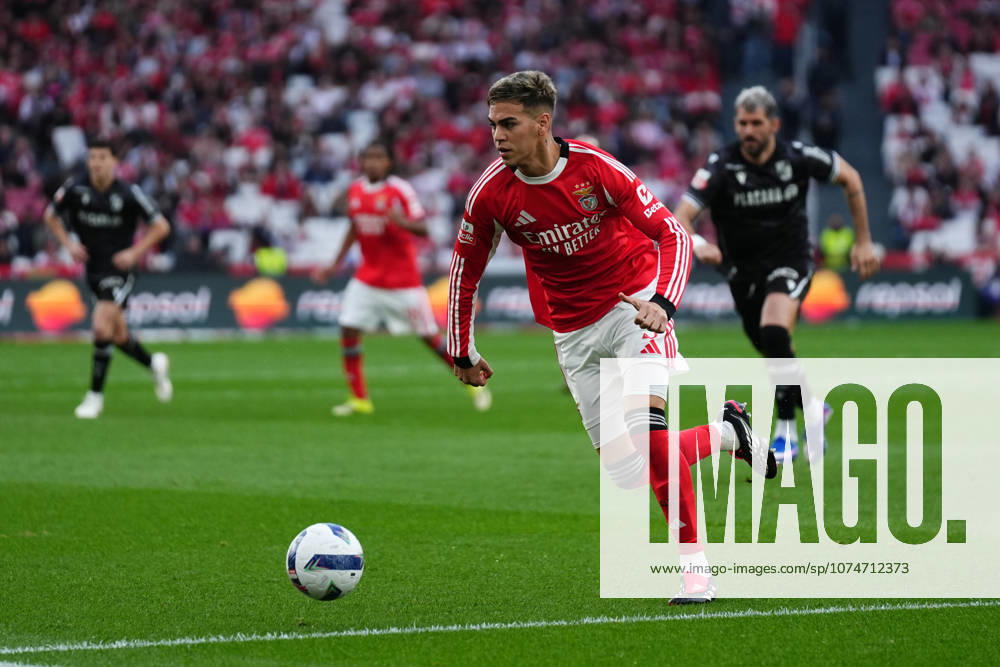 Liga Portugal Betclic - SL Benfica v Vitoria SC Enzo Barrenechea do SL Benfica durante a partida entre o SL Benfica e o Vitoria SC, a contar para a Liga Portugal Betclic no Estadio do Lisboa e Benfica - Marco 21, 2025 - Lisboa, Portugal. (Foto: Joao Alvarinhas - Avant Sports) Lisboa Estadio do Sport Lisboa e Benfica Portugal