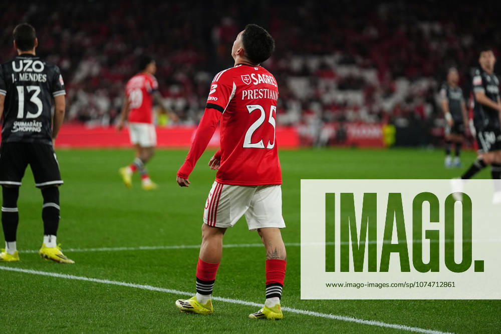 Liga Portugal Betclic - SL Benfica v Vitoria SC Gianluca Prestianni do SL Benfica frustrado durante a partida entre o SL Benfica e o Vitoria SC, a contar para a Liga Portugal Betclic no Estadio do Lisboa e Benfica - Marco 21, 2025 - Lisboa, Portugal. (Foto: Joao Alvarinhas - Avant Sports) Lisboa Estadio do Sport Lisboa e Benfica Portugal