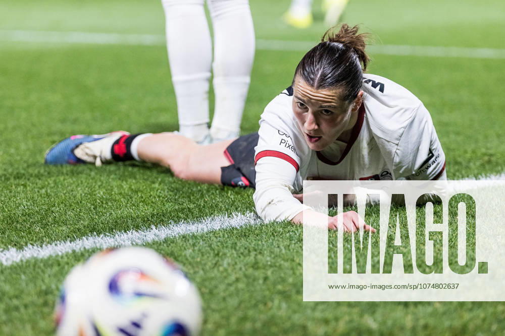 GOOGLE PIXEL Frauen Bundesliga, Bayer 04 Leverkusen FC Carl Zeiss Jena 22 03 2026 Carlotta Wamser Bayer 04 Leverkusen, 37 on the ground after duel GOOGLE PIXEL Frauen Bundesliga, Bayer 04 Leverkusen FC Carl Zeiss Jena, Leverkusen, Ulrich Haberland Stadion am 22 03 2026 DFB REGULATIONS PROHIBIT ANY USE OF PHOTOGRAPHS AS IMAGE SEQUENCES AND OR QUASI VIDEO