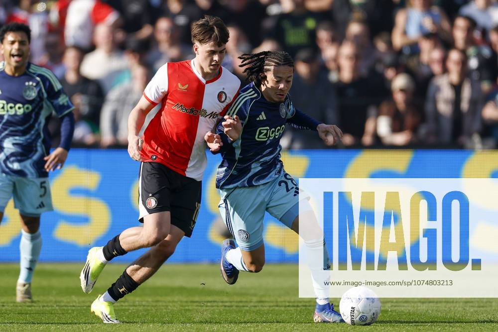 ROTTERDAM - (lr) Leo Sauer of Feyenoord, Kian Fitz-Jim of Ajax during the Dutch Eredivisie match between Feyenoord and AFC Ajax at Feyenoord stadium De Kuip on March 22, 2026 in Rotterdam, the Netherlands. MAURICE VAN STEEN ANP Eredivisie 2025-2026 ANPxSportx xMauricexvanxSteenxIVx 554110400 originalFilename: 554110400