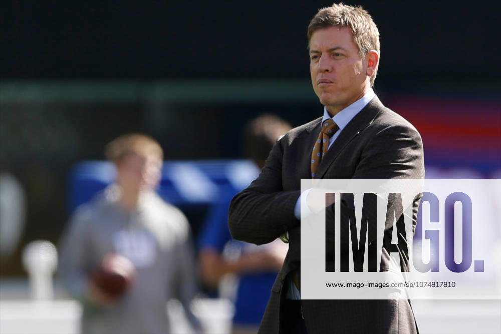 Oct. 21, 2012 - East Rutherford, New Jersey, U.S. - Hall of Fame quarterback TROY AIKMAN watches pre-game warmups prior to the NFC EAST divisional matchup between the Washington Redskins and the New York Giants.