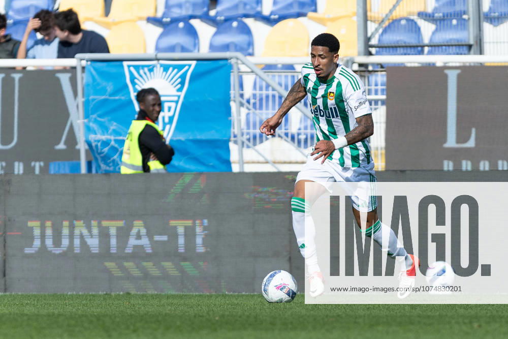 Rio Ave forward from Brazil DIOGO BEZERRA (7) in action during the game for Liga Portugal Betclic between Estoril Praia and Rio Ave at Estadio Antonio Coimbra da Mota Estoril Portugal - ZUMAs359 20260322_zsp_s359_087