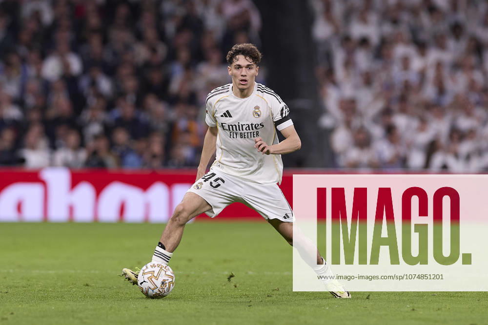 Real Madrid CF Vs Atletico Madrid in Spain - 22 Mar 2026 Thiago Pitarch of Real Madrid CF seen in action during the LaLiga EA Sports 2025 2026 week 29 football match between Real Madrid CF and Atletico Madrid at Santiago Bernabeu stadium. Final score: Real Madrid CF 3:2 Atletico Madrid. Madrid Spain