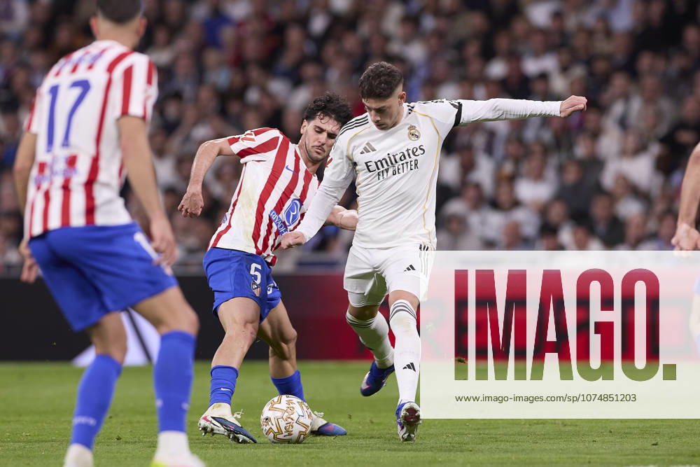 Real Madrid CF Vs Atletico Madrid in Spain - 22 Mar 2026 Jhonny Cardoso (L) of Atletico Madrid and Federico Valverde (R) of Real Madrid CF seen in action during the LaLiga EA Sports 2025 2026 week 29 football match between Real Madrid CF and Atletico Madrid at Santiago Bernabeu stadium. Final score: Real Madrid CF 3:2 Atletico Madrid. Madrid Spain