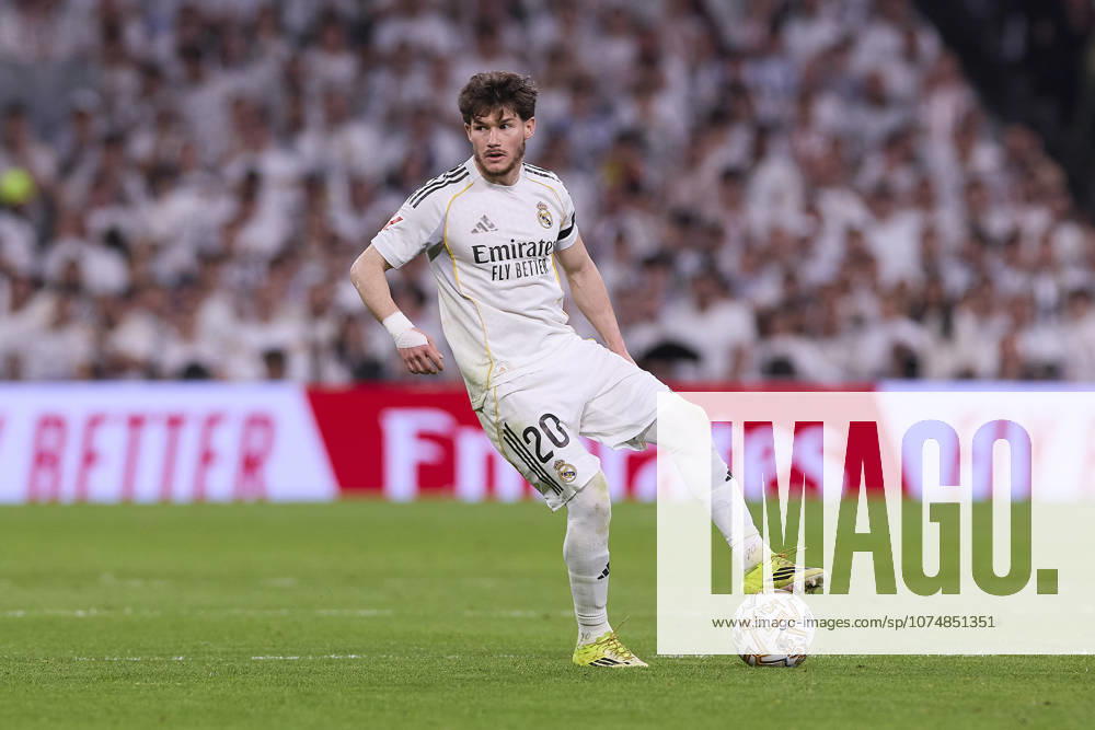 Real Madrid CF Vs Atletico Madrid in Spain - 22 Mar 2026 Francisco Jose Garcia Torres, known as Fran Garcia of Real Madrid CF seen in action during the LaLiga EA Sports 2025 2026 week 29 football match between Real Madrid CF and Atletico Madrid at Santiago Bernabeu stadium. Final score: Real Madrid CF 3:2 Atletico Madrid. Madrid Spain