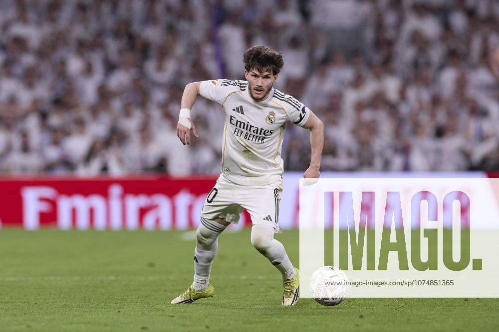 Real Madrid CF Vs Atletico Madrid in Spain - 22 Mar 2026 Francisco Jose Garcia Torres, known as Fran Garcia of Real Madrid CF seen in action during the LaLiga EA Sports 2025 2026 week 29 football match between Real Madrid CF and Atletico Madrid at Santiago Bernabeu stadium. Final score: Real Madrid CF 3:2 Atletico Madrid. Madrid Spain