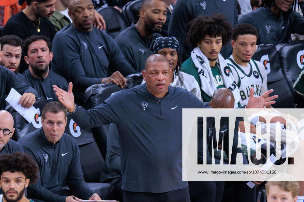 Head coach, Doc Rivers of the Milwaukee Bucks reacts after a foul during a 2026 NBA, Basketball Herren, USA regular season game against the Los Angeles Clippers on Monday March 23, 2026 at Intuit Dome Arena in Inglewood, California. Clippers defeat Bucks, 129-96. JAVIER ROJAS PI Inglewood USA - ZUMAp124 20260323_zaa_p124_050