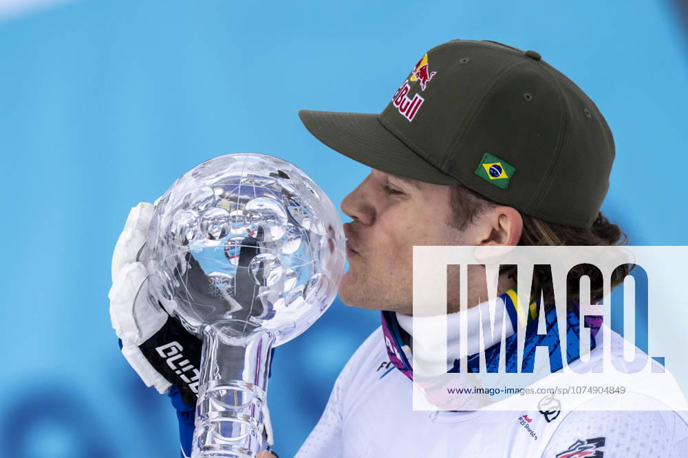 World Cup Final Kvitfjell Hafjell Hafjell 20260324 Lucas Pinheiro Braathen BRA kisses the trophy for the overall victory in the World Cup giant slalom Braathen rode to victory in the World Cup giant slalom race during the World Cup final in Hafjell on Tuesday and thereby secured victory in the World Cup giant slalom overall Photo Cornelius Poppe NTB Hafjell Norway RESTRICTED USE FOR BETTING COMPANIES