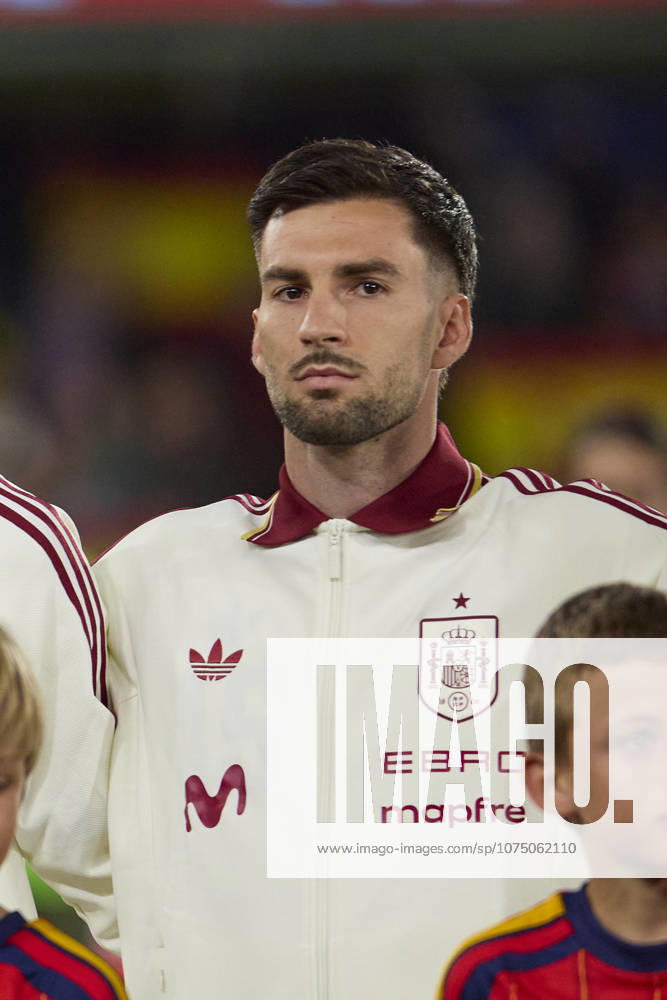Spain v Serbia - International Friendly, Länderspiel, Nationalmannschaft VILLARREAL, SPAIN - MARCH 27: Alex Baena of Spain and Atletico de Madrid looks on prior to the International Friendly match between Spain and Serbia at Estadio de la Ceramica on March 27, 2026 in Villarreal, Spain. (Photo by Jose Torres Photo Players Images Magara Press) Villarreal Estadio de la Ceramica Spain
