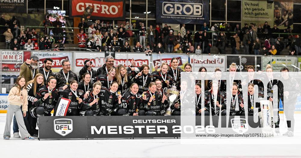 GER, DFEL, Playoff Final, ECDC Memmingen Indians vs Eisbären Berlin 28 03 2026, Alpha Cooling Arena am Huehnerberg, Memmingen, GER, DFEL, Playoff Final, ECDC Memmingen Indians vs Eisbären Berlin, in the picture winner photo, team photo, award ceremony nordphotoxGmbHx xHafner nph00200