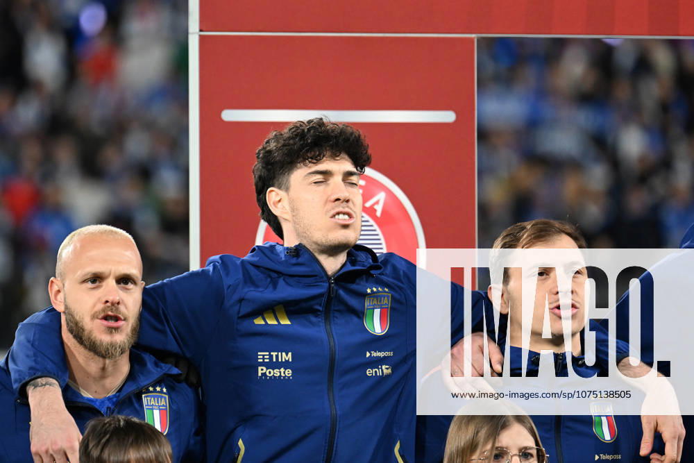 Soccer, FIFA World Cup, WM, Weltmeisterschaft, Fussball 2026 match between Italy-North Ireland Federico Di Marco of Italy, Alessandro Bastoni of Italy, Nicolo Barella of Italy during national anthem during playoff qualifier Fifa World Cup 2026 match between Italy-North Ireland at the gewiss stadium, Italy, March 26th, 2026. Imago-Images Emmefoto