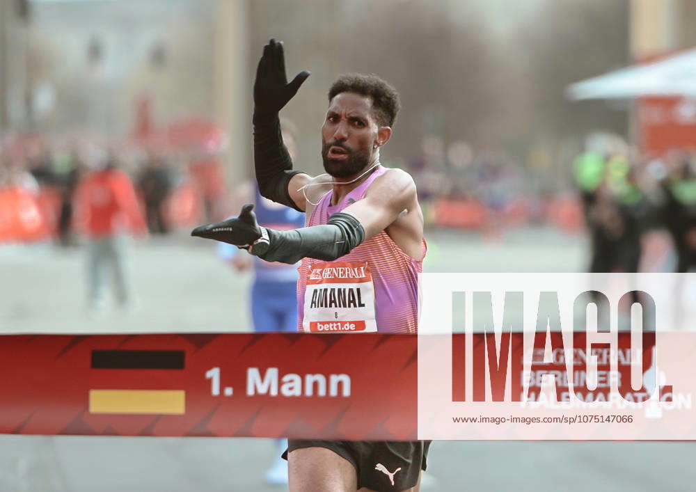 Athletics Marathon, Berlin Half Marathon 2026, v l finish Amanal Petros GER 3 Berlin Daniel Lakomski