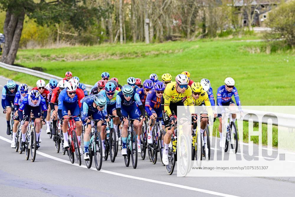 In Flanders Fields From Middelkerke to Wevelgem 2026 Cycling Race WEVELGEM, BELGIUM - MARCH 29 : VAN AERT Wout of Team Visma Lease a Bike in action during the 88th edition of In Flanders Fields From Middelkerke to Wevelgem an UCI World Tour 1.UWT one day cycling road race for Men Elite of 240 km with start in Middelkerke and finish in Wevelgem on March 29, 2026 in Wevelgem, Belgium, 29 03 2026 ( Motordriver Guy De Vuyst - Wevelgem Belgium