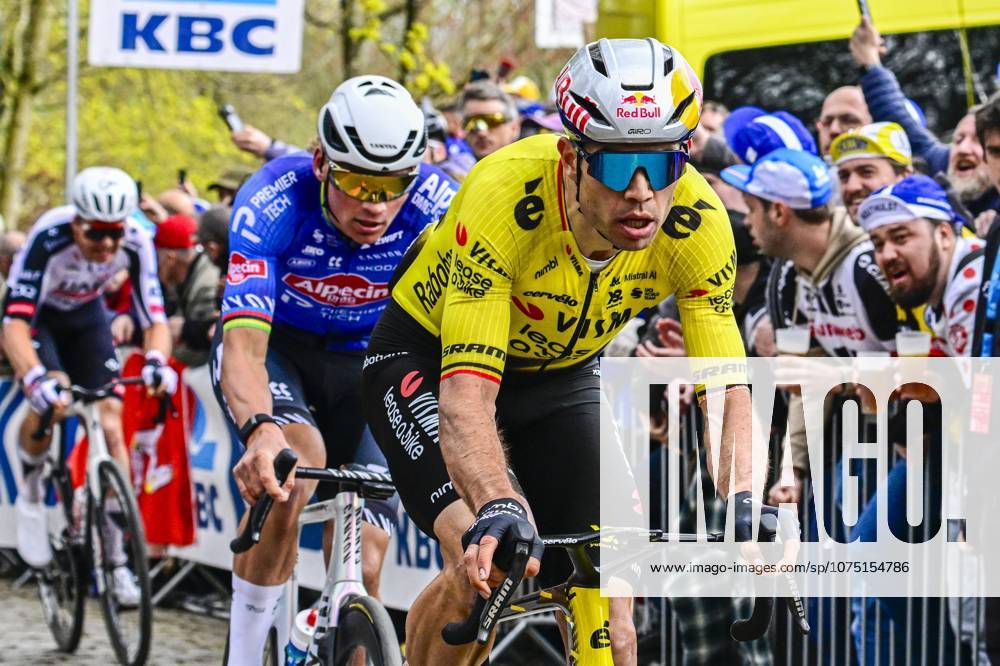 In Flanders Fields From Middelkerke to Wevelgem 2026 Cycling Race WEVELGEM, BELGIUM - MARCH 29 : VAN DER POEL Mathieu of Alpecin Premier Tech and VAN AERT Wout of Team Visma Lease a Bike in action during the 88th edition of In Flanders Fields From Middelkerke to Wevelgem an UCI World Tour 1.UWT one day cycling road race for Men Elite of 240 km with start in Middelkerke and finish in Wevelgem on March 29, 2026 in Wevelgem, Belgium, 29 03 2026 ( Motordriver Guy De Vuyst - Wevelgem Belgium