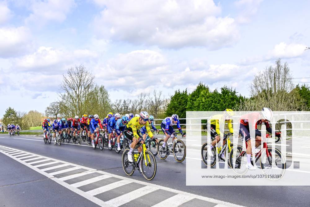 In Flanders Fields From Middelkerke to Wevelgem 2026 Cycling Race WEVELGEM, BELGIUM - MARCH 29 : DRIZNERS Jarrad of Red Bull BORA Hansgrohe, AFFINI Edoardo of Team Visma Lease a Bike, BEULLENS Cedric of Lotto Intermarche, VAN AERT Wout of Team Visma Lease a Bike, during the 88th edition of In Flanders Fields From Middelkerke to Wevelgem an UCI World Tour 1.UWT one day cycling road race for Men Elite of 240 km with start in Middelkerke and finish in Wevelgem on March 29, 2026 in Wevelgem, Belgium, 29 03 2026 ( Motordriver Guy De Vuyst - Wevelgem Belgium