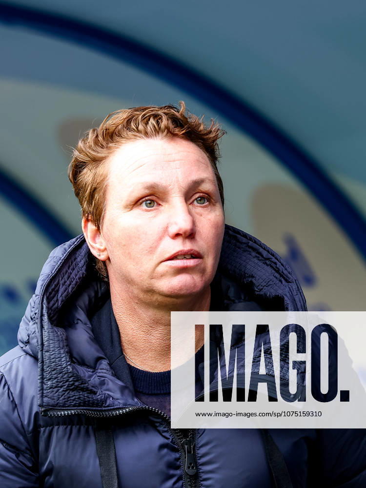 2026-03-29 sc Heerenveen v Feyenoord - Dutch Eurojackpot Vrouwen Eredivisie HEERENVEEN, NETHERLANDS - MARCH 29: Head Coach Jessica Torny of Feyenoord looks on during the Dutch Eurojackpot Vrouwen Eredivisie match between sc Heerenveen and Feyenoord at Abe Lenstra Stadion on March 29, 2026 in Heerenveen, Netherlands. Heerenveen Abe Lenstra Stadion Netherlands Content not available for redistribution in The Netherlands directly or indirectly through any third parties.