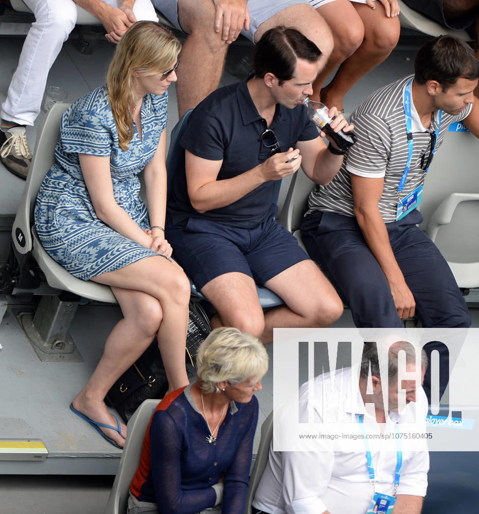 Jimmy Carr watches Andy Murray Australian Open 2014 Melbourne, Australian Open Tennis Day 4 16 01 2014 8 out of 10 Cats stand-up comedian Jimmy Carr with girlfriend Karoline Kopping drinks a diet Coke as they watch Andy Murray in his third round match from the player s box Melbourne VIC Australia