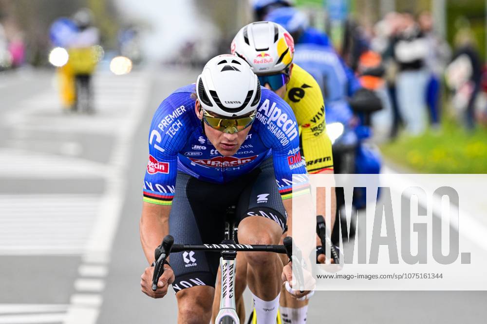 In Flanders Fields From Middelkerke to Wevelgem 2026 Cycling Race WEVELGEM, BELGIUM - MARCH 29 : VAN DER POEL Mathieu of Alpecin Premier Tech and VAN AERT Wout of Team Visma Lease a Bike in the escape pack during the 88th edition of In Flanders Fields From Middelkerke to Wevelgem an UCI World Tour 1.UWT one day cycling road race for Men Elite of 240 km with start in Middelkerke and finish in Wevelgem on March 29, 2026 in Wevelgem, Belgium, 29 03 2026 ( Motordriver Guy De Vuyst - Wevelgem Belgium