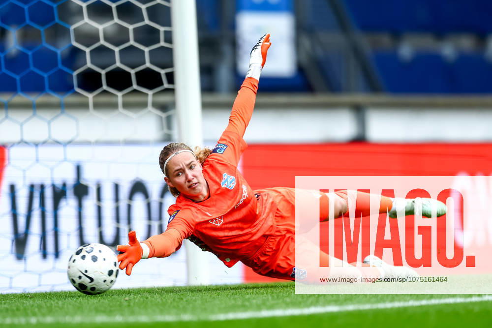 2026-03-29 sc Heerenveen v Feyenoord - Dutch Eurojackpot Vrouwen Eredivisie HEERENVEEN, NETHERLANDS - MARCH 29: goalkeeper Jasmijn Resink of sc Heerenveen cannot prevent a goal during the Dutch Eurojackpot Vrouwen Eredivisie match between sc Heerenveen and Feyenoord at Abe Lenstra Stadion on March 29, 2026 in Heerenveen, Netherlands. Heerenveen Abe Lenstra Stadion Netherlands Content not available for redistribution in The Netherlands directly or indirectly through any third parties.