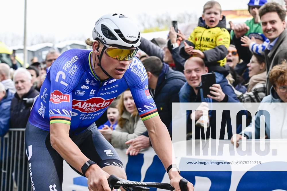 In Flanders Fields From Middelkerke to Wevelgem 2026 Cycling Race WEVELGEM, BELGIUM - MARCH 29 : Van Der Poel Mathieu (NED) of Alpecin Premier Tech pictured at the Kemmelberg ( Belverdere 2nd ascent) during the 88th edition of In Flanders Fields From Middelkerke to Wevelgem an UCI World Tour 1.UWT one day cycling road race for Men Elite of 240 km with start in Middelkerke and finish in Wevelgem on March 29, 2026 in Wevelgem, Belgium, 29 03 2026 ( Motordriver Guy De Vuyst - Wevelgem Belgium